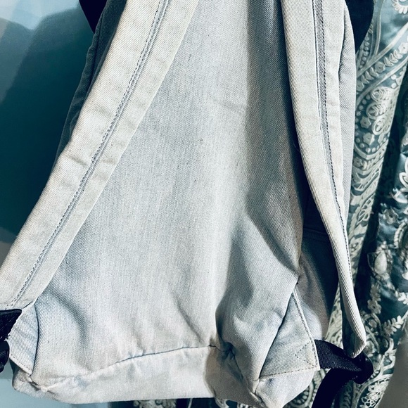 Urban Outfitters Yin & Yang Backpack Light Washed Distressed Denim Zip Unisex - Picture 13 of 16